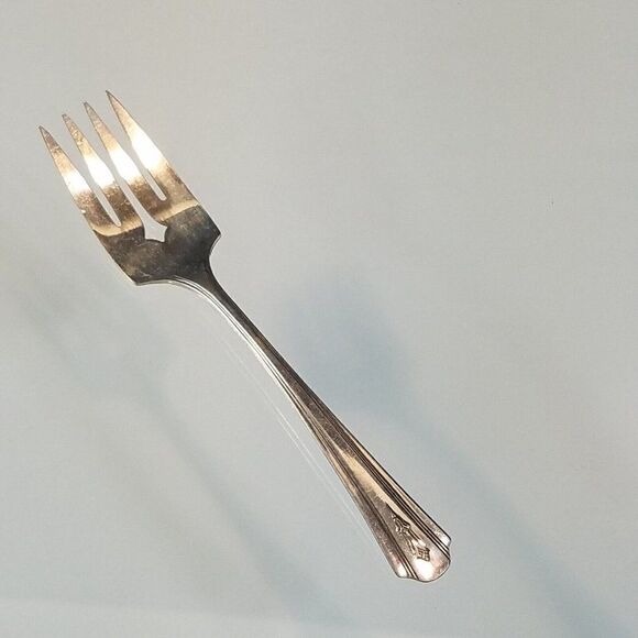Peerless Oneida Silver Plate 1933 Charmion Pattern Serving Fork 8.25 in - Picture 1 of 12